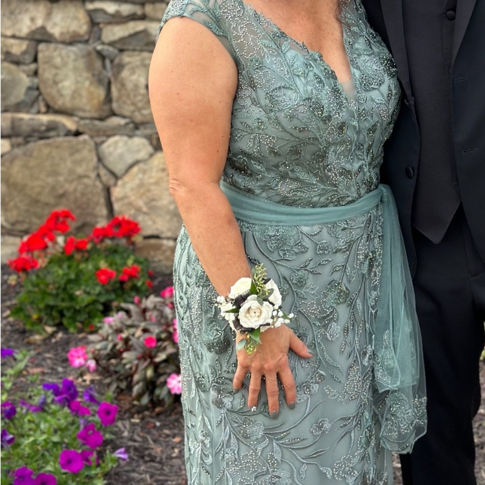 SAGE GREEN SIZE 14/12 DRESS